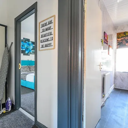 -ra27a- For Your Relaxed, Cosy Stay, Free Parking 리즈