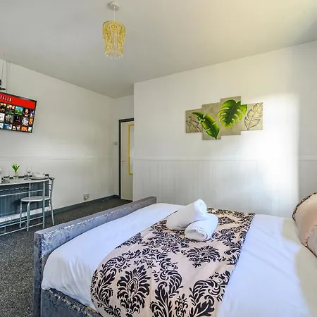 -ra27a- For Your Relaxed, Cosy Stay, Free Parking 招待所 利兹