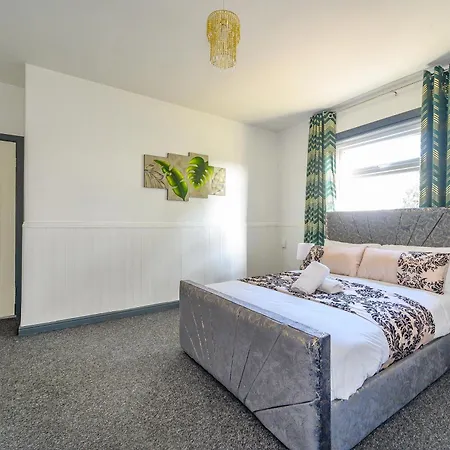 -ra27a- For Your Relaxed, Cosy Stay, Free Parking 招待所 利兹