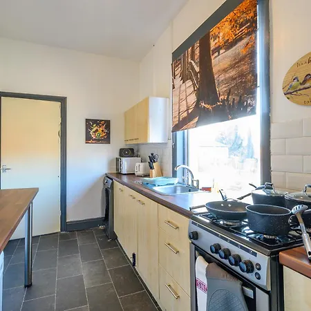 -ra27a- For Your Relaxed, Cosy Stay, Free Parking Leeds (West Yorkshire)