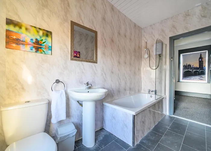 Guest house -ra27a- For Your Relaxed, Cosy Stay, Free Parking Leeds (West Yorkshire)