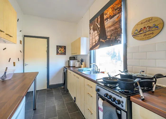 -ra27a- For Your Relaxed, Cosy Stay, Free Parking Leeds (West Yorkshire)